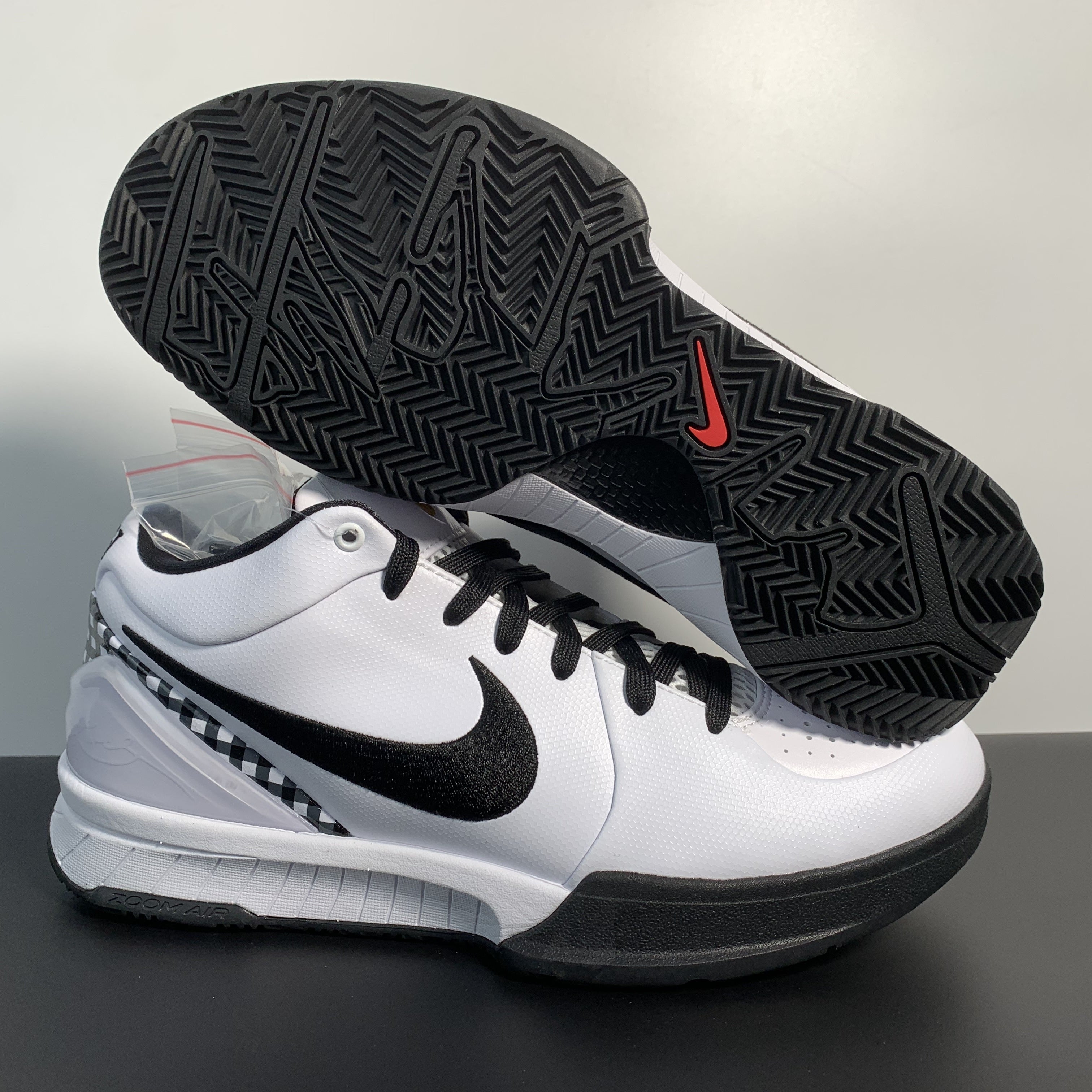 NK ZOOM KOBE 4 -Mambacita- Gigi 