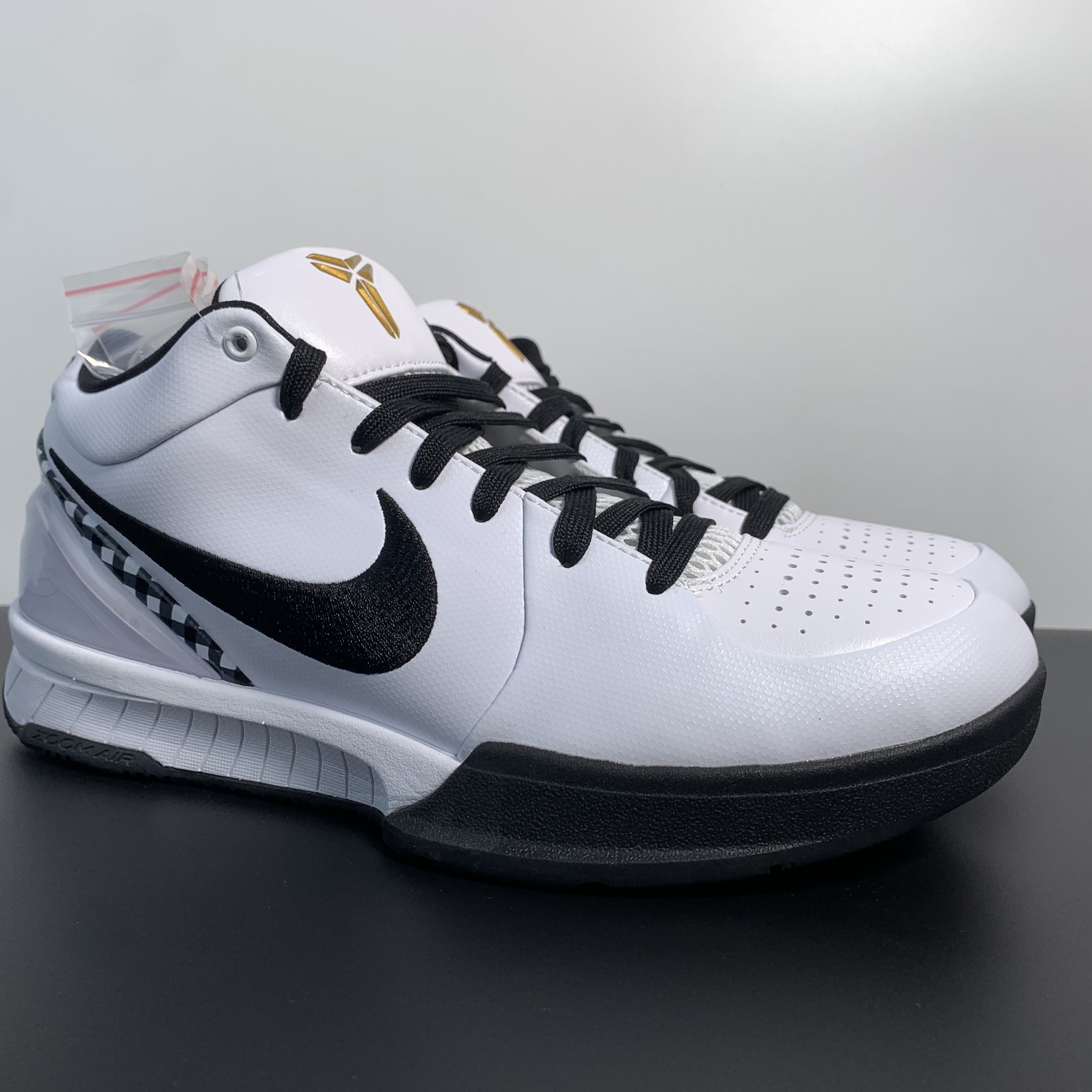 NK ZOOM KOBE 4 -Mambacita- Gigi 