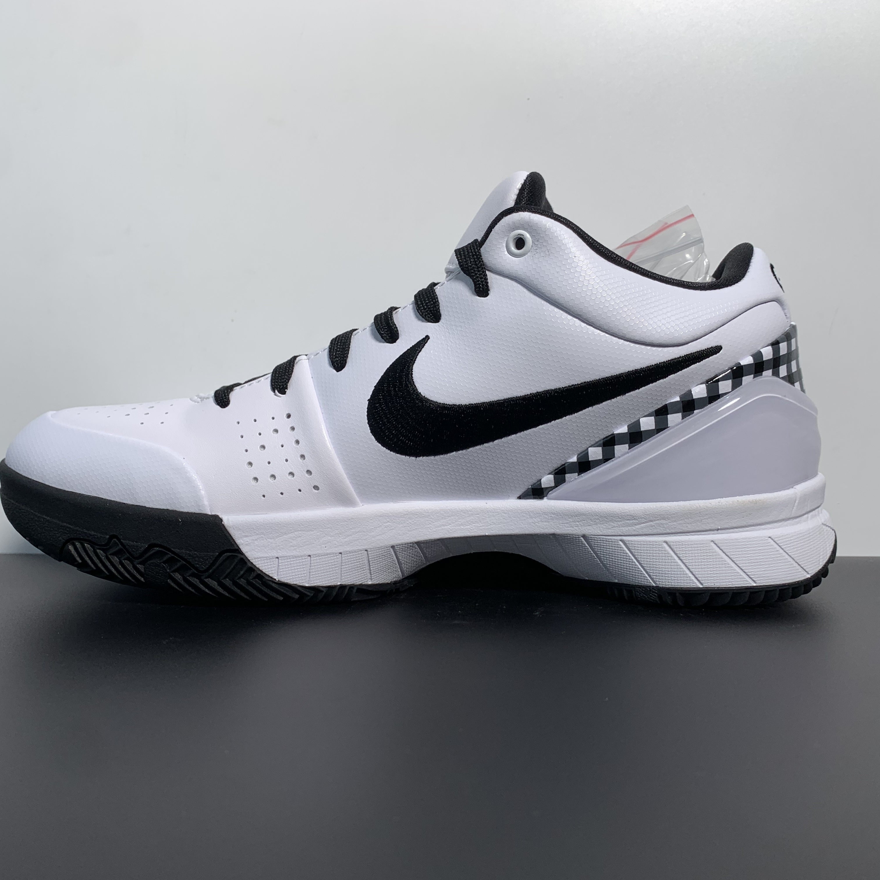 NK ZOOM KOBE 4 -Mambacita- Gigi 