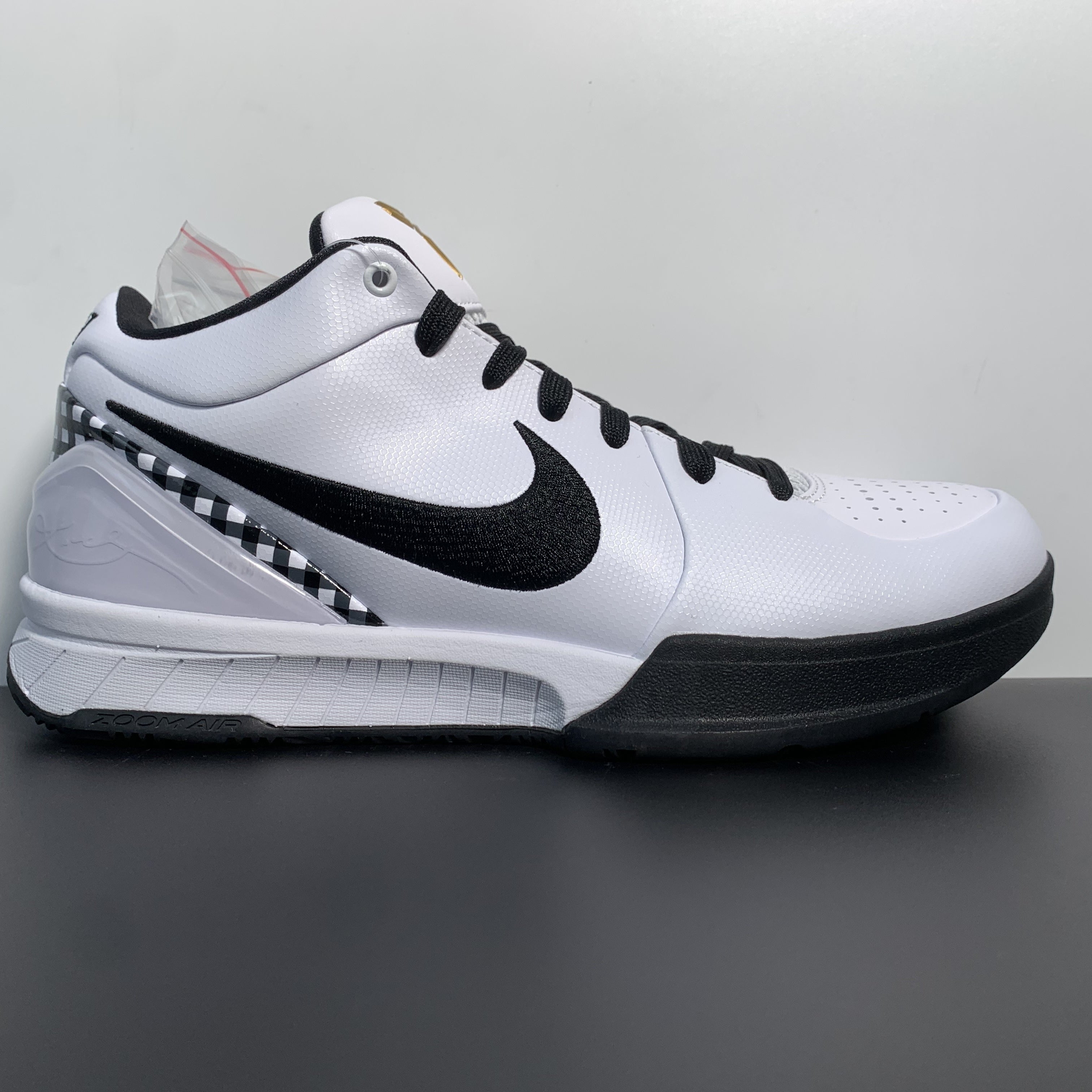 NK ZOOM KOBE 4 -Mambacita- Gigi 