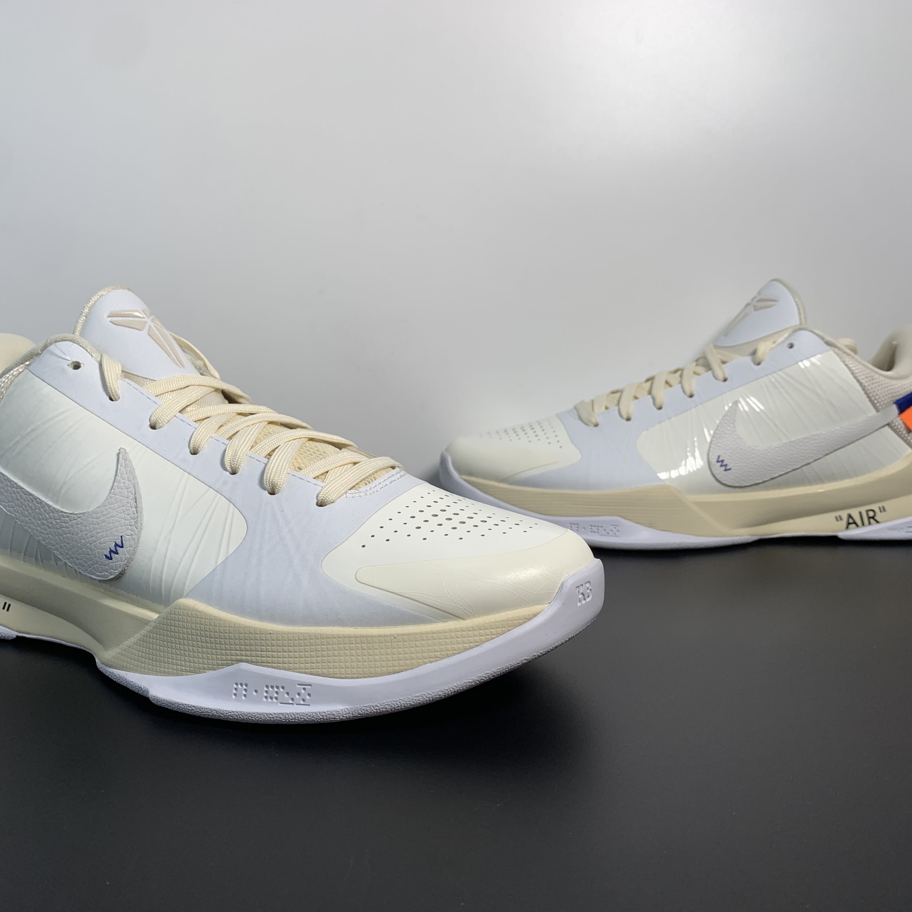 Off-White x NK ZOOM KOBE 5