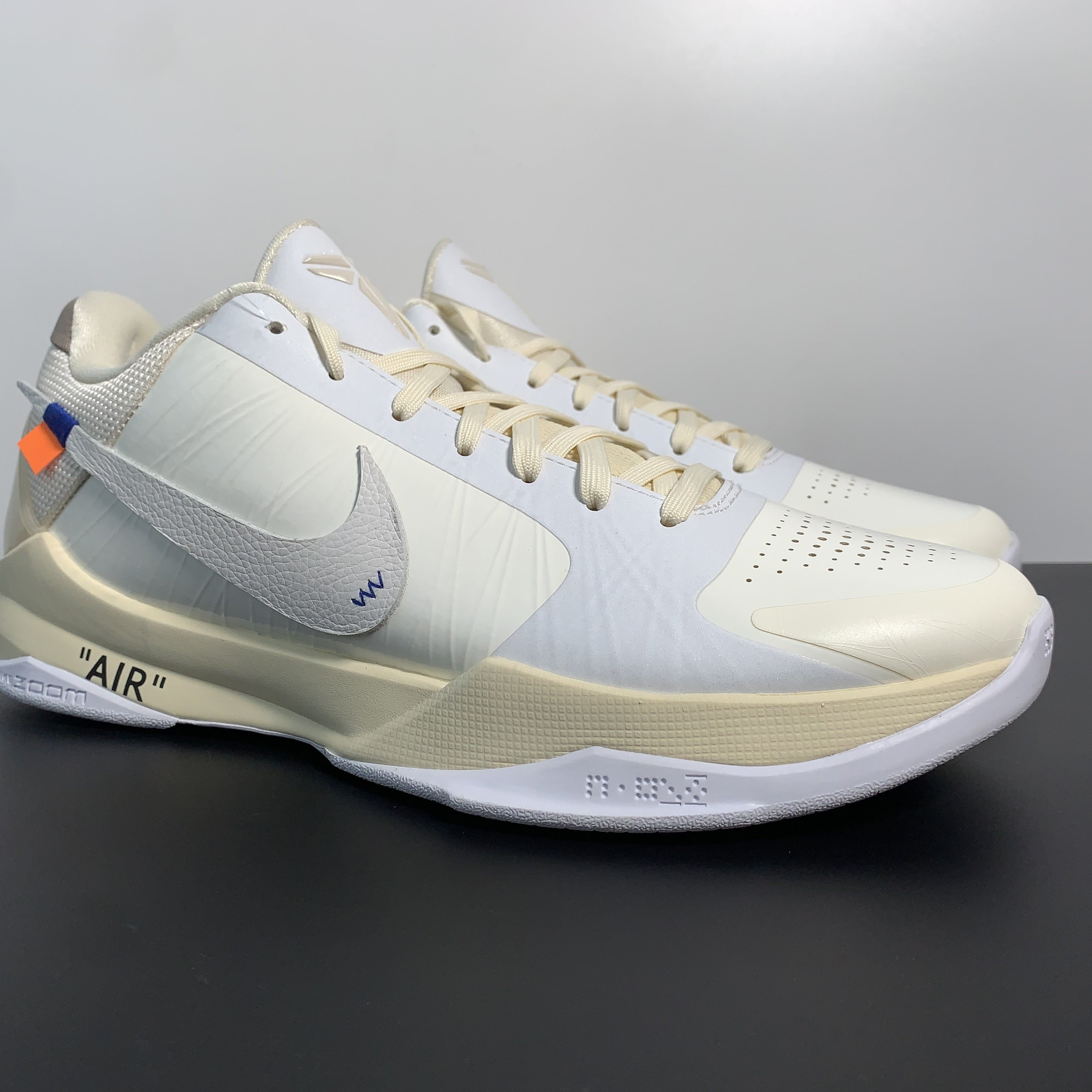 Off-White x NK ZOOM KOBE 5
