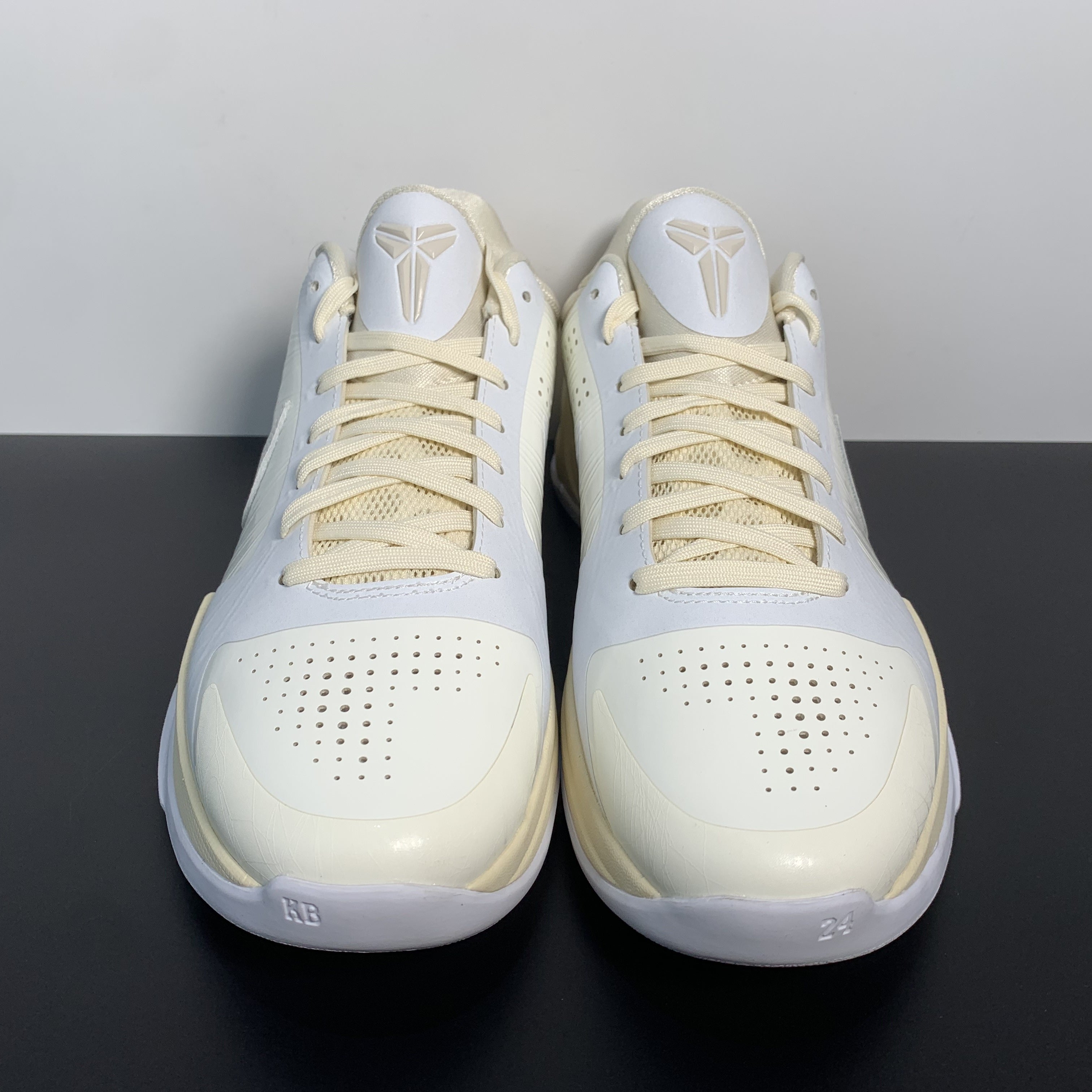 Off-White x NK ZOOM KOBE 5