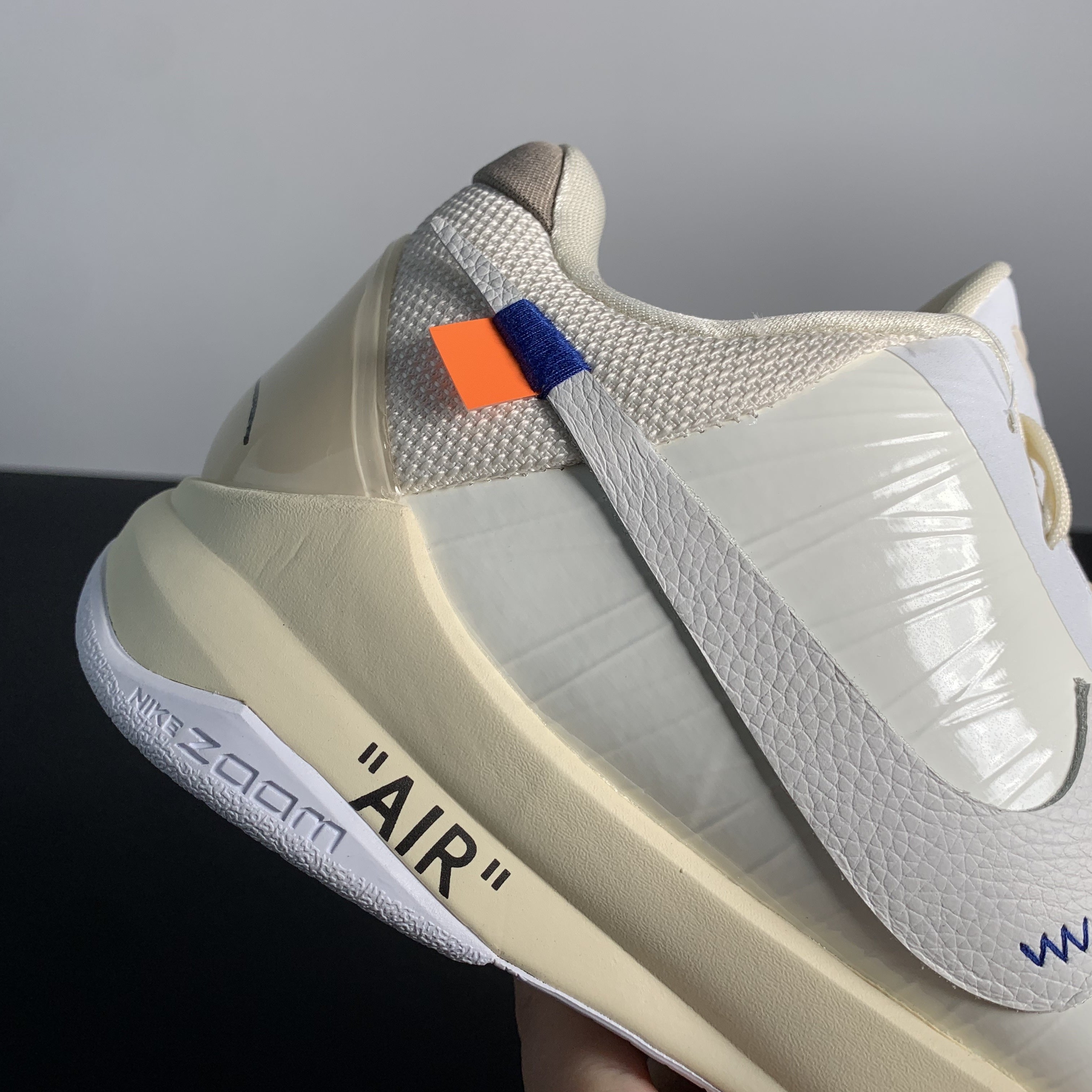 Off-White x NK ZOOM KOBE 5
