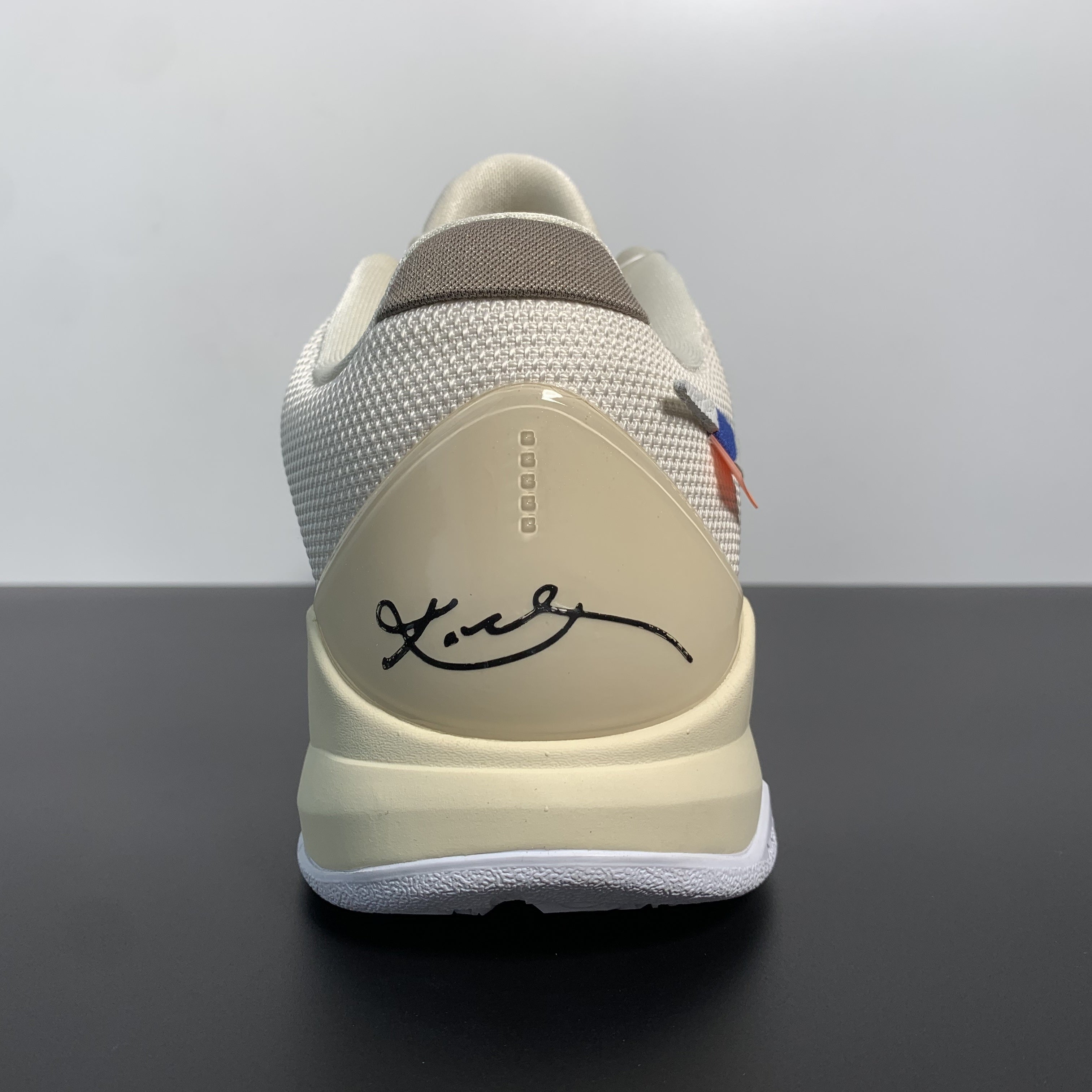 Off-White x NK ZOOM KOBE 5