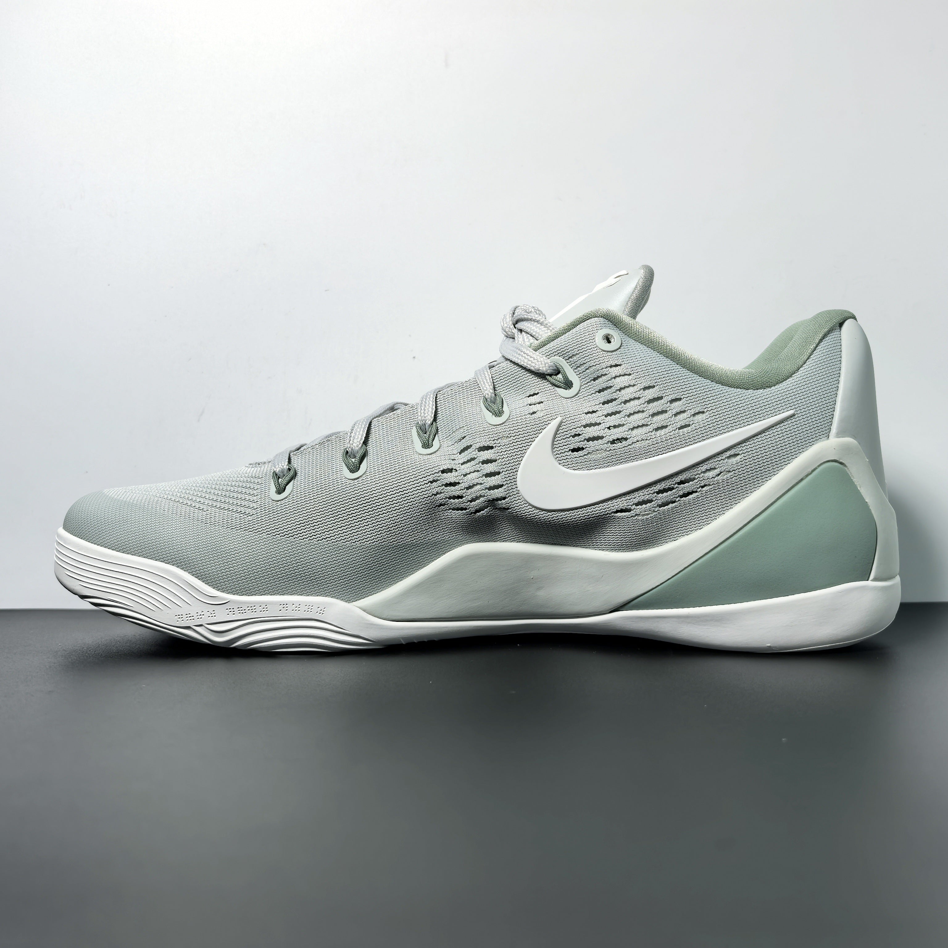 Nike Kobe 9 EM Protro 