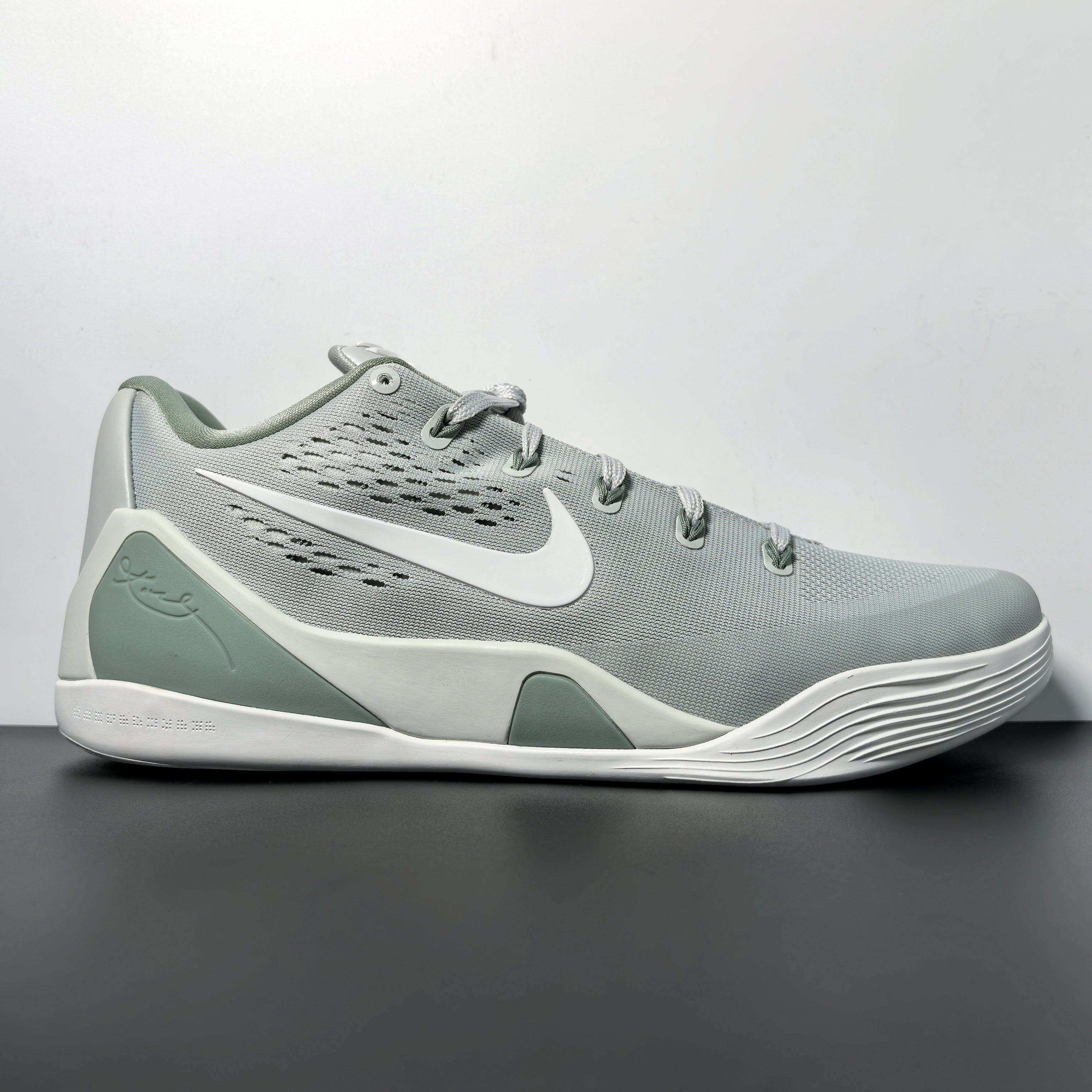 Nike Kobe 9 EM Protro 