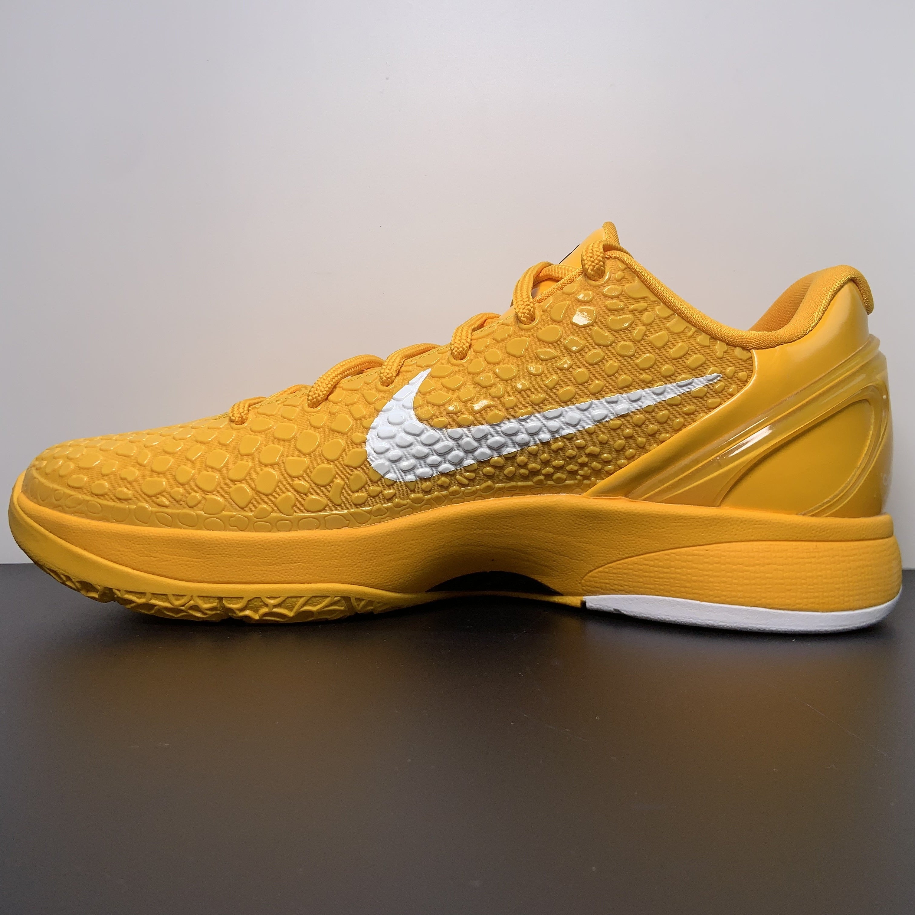 Off White x NK Zoom Kobe ZK5