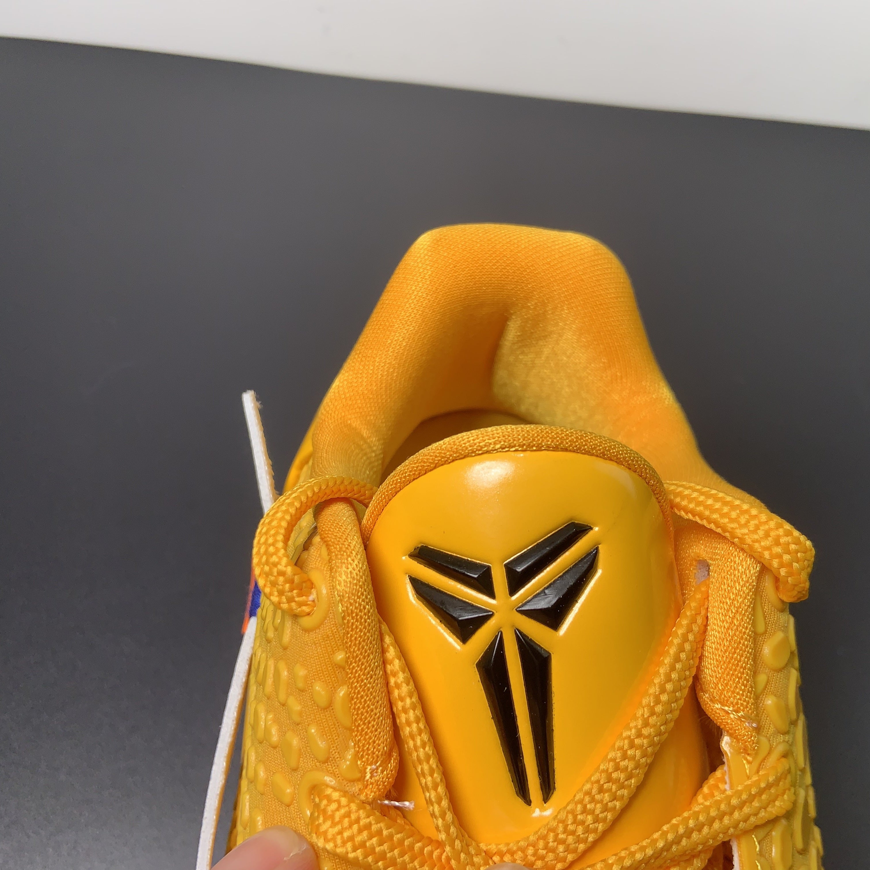 Off White x NK Zoom Kobe ZK5