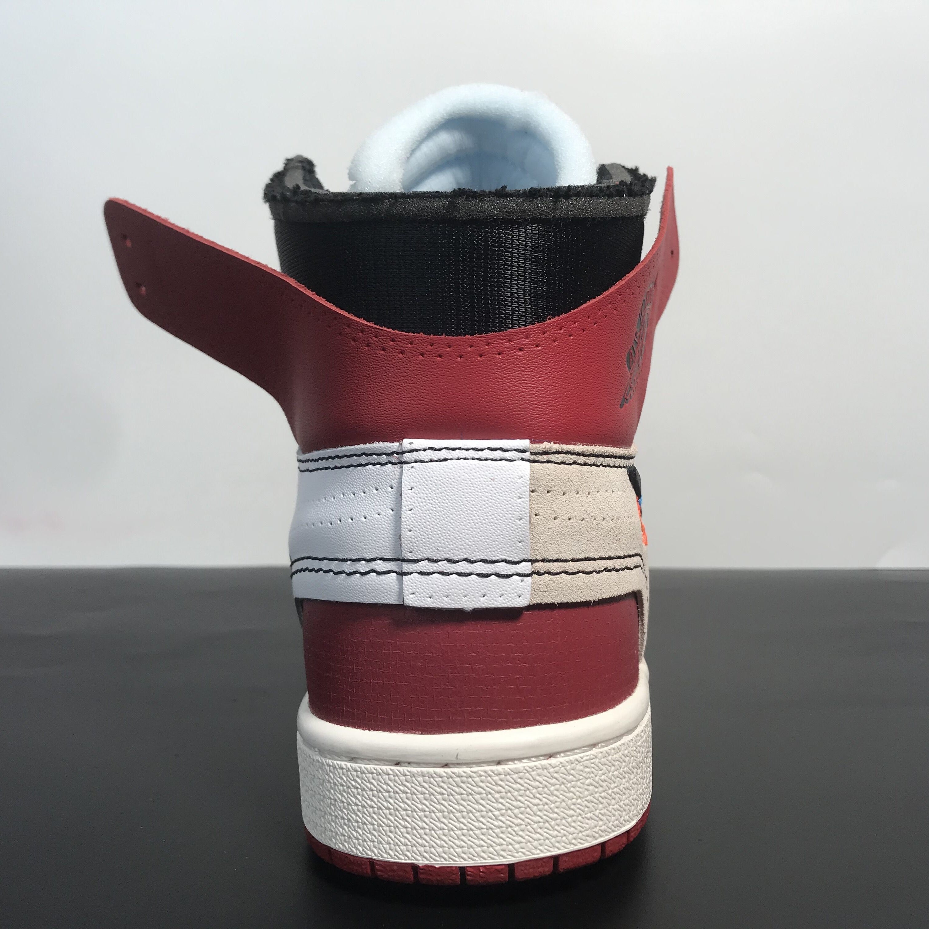 Off-White x Air Jordan 1 Retro High OG 'Chicago'