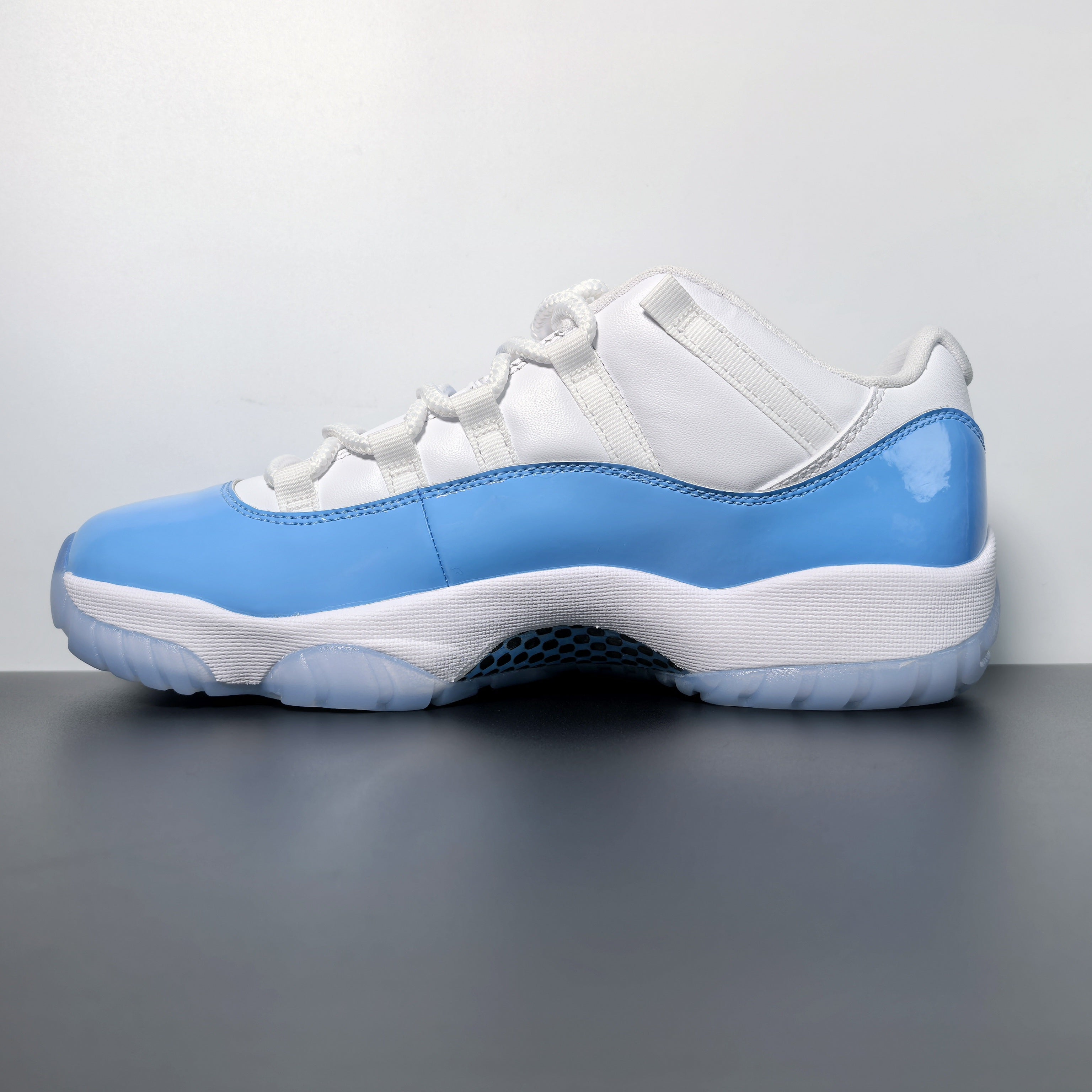 Air Jordan 11 Low “University Blue”